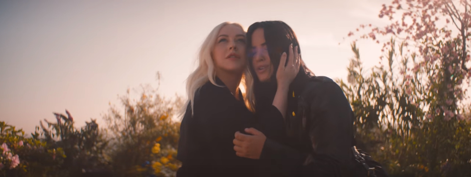 Fall in line: Christina Aguilera e Demi Lovato spiegano il significato profondo della loro canzone