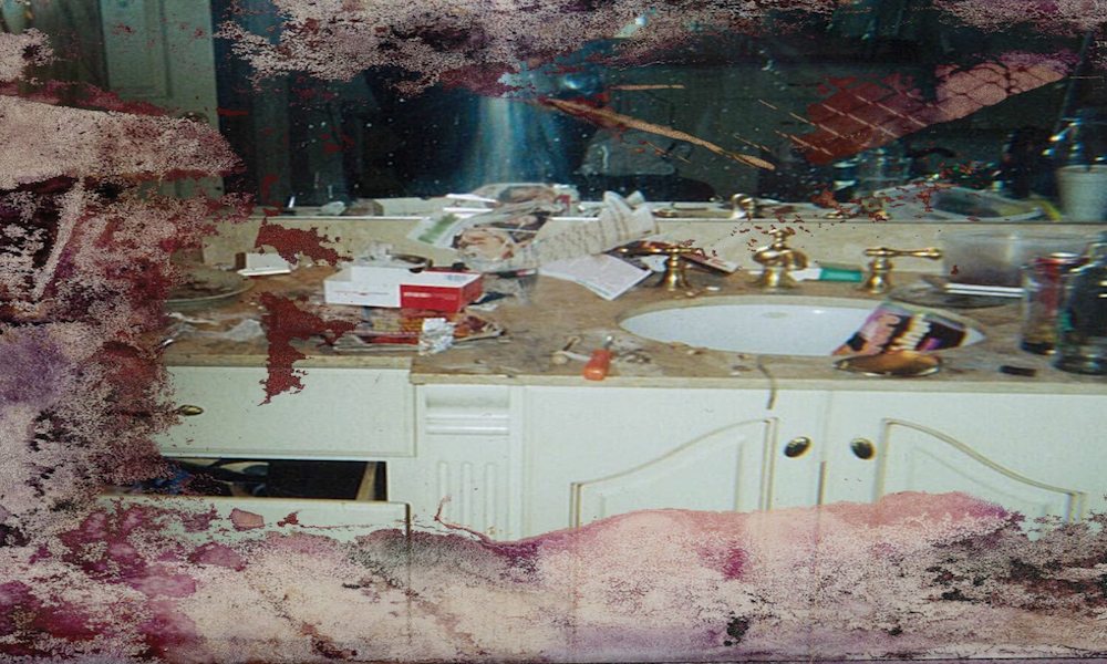 Kany West: vende per 85 mila dollari la foto del bagno coperto di droga dove morì Whitney Houston