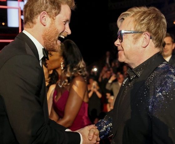 Elton John: Si esibirà al matrimonio di Harry e Meghan