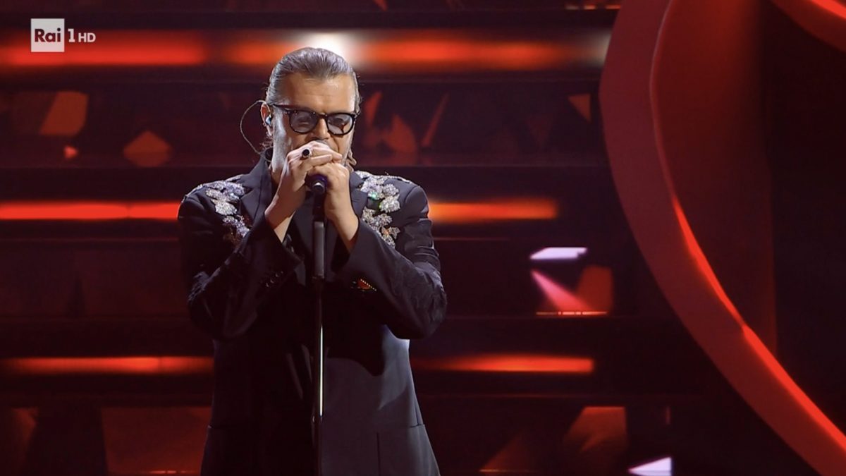 Grave lutto per Gianluca Grignani dopo Sanremo: l'annuncio del cantante